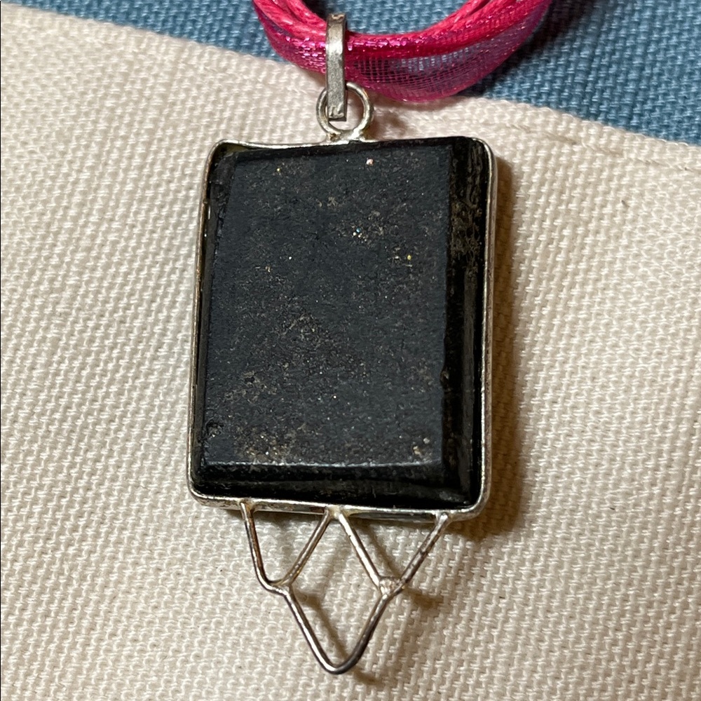 Artisan druzy style pendant on pink ribbon necklace - Picture 8 of 10